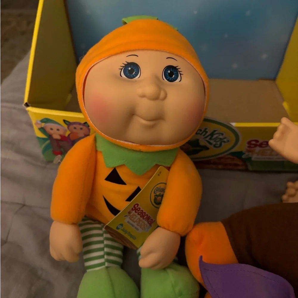 Cabbage Patch Kids Seasonal Friends Doll Set - Picture 2 of 8